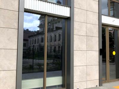 комерційна за адресою Набережно-Хрещатицька вул., 21