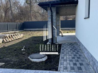 дом по адресу с. Иванковичи, Шкільний провулок, 1
