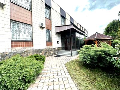 комерційна за адресою Металургів вул., 4
