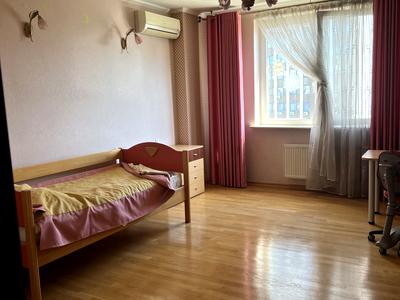 квартира за адресою Раїси Окіпної вул., 4