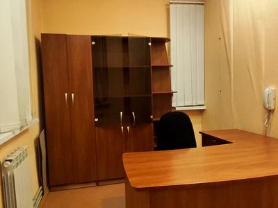 комерційна за адресою Макарова вул. (Більшовицька), 10