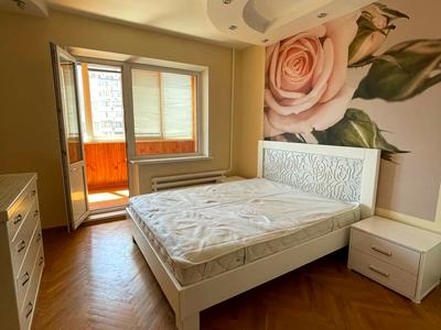 квартира за адресою Анни Ахматової вул., 4