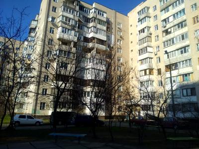 квартира за адресою Ревуцького вул., 8