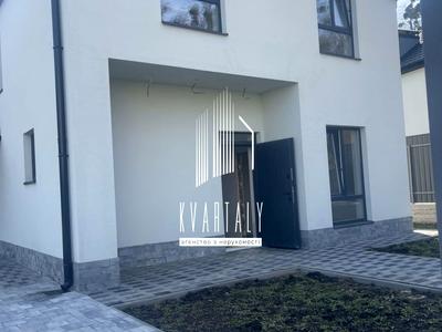 дом по адресу с. Иванковичи, Шкільний провулок, 1