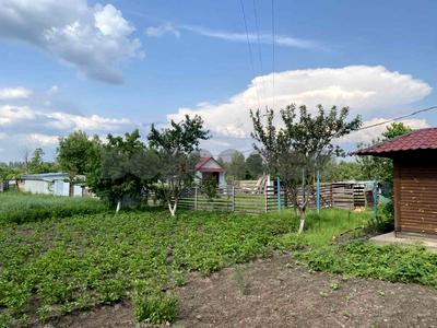 будинок за адресою Героїв України