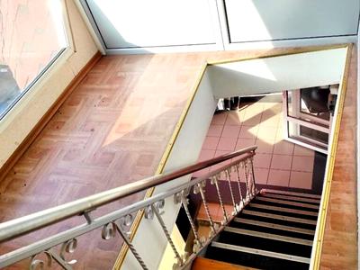 комерційна за адресою Грушевського вул., 57