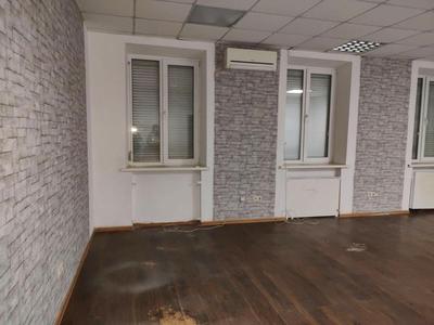 комерційна за адресою Жилянська вул., 148