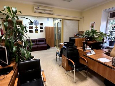 комерційна за адресою Старокиївська вул., 8/12