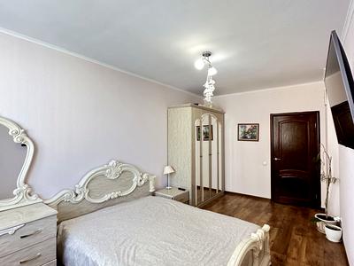 квартира за адресою Сім'ї Кульженків вул. (Петра Дегтяренка), 33