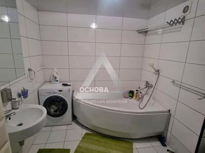 квартира за адресою Шкільна вул. (Героїв Сталінграда), 1-А
