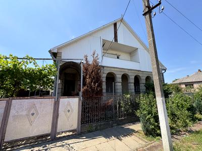 будинок за адресою с. Великі Лучки, Дружби, 3