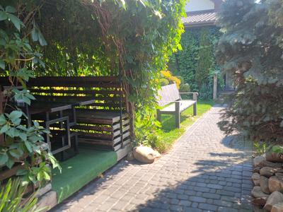 комерційна за адресою Центральна, 1