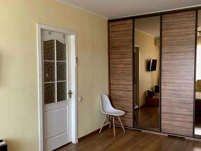 квартира за адресою Автозаводська вул., 20
