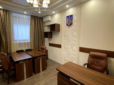 комерційна за адресою Саксаганського вул., 68/21