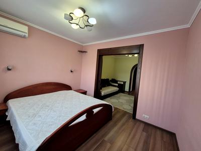 квартира за адресою Юності, 3