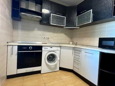 квартира за адресою Анни Ахматової вул., 4
