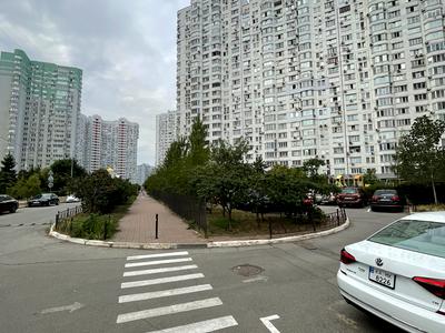 квартира за адресою Бажана, 12