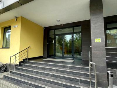 коммерческая по адресу Угорская ул., 12