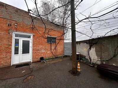 комерційна за адресою Максима Залізняка вул. (Громова), 138
