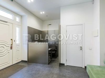 комерційна за адресою Новоселицька вул., 7