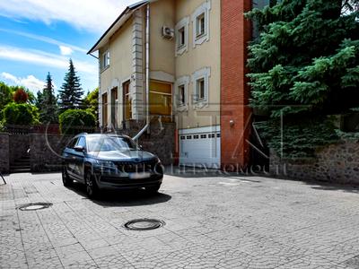 будинок за адресою смт. Козин, Золоті Ворота