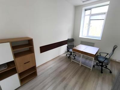 комерційна за адресою Київ, Інститутська вул., 28