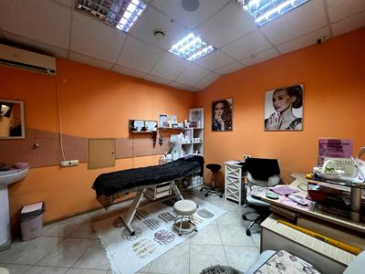 комерційна за адресою Богдана Хмельницького вул., 52