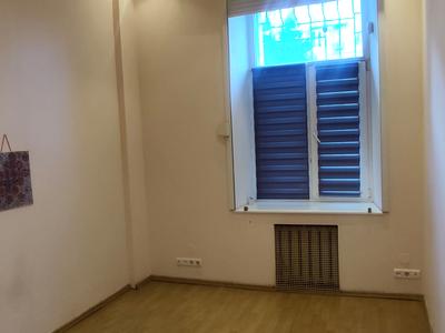 комерційна за адресою Варязький пров., 13