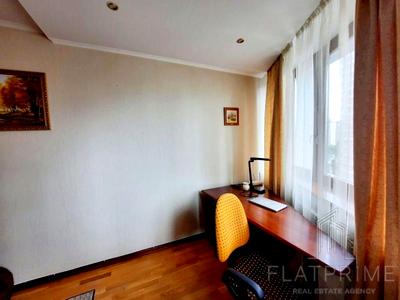 квартира за адресою Анни Ахматової вул., 30