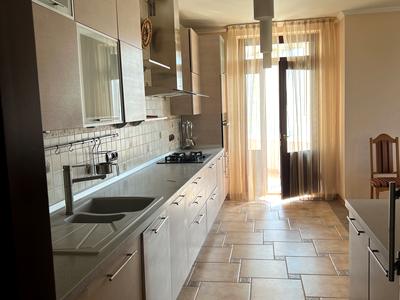 квартира за адресою Раїси Окіпної вул., 4