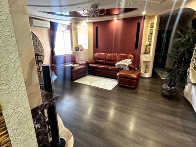 квартира за адресою Соборна вул. (50 років Жовтня), 22а