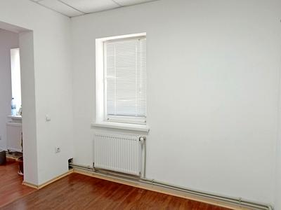 комерційна за адресою Садова вул., 7