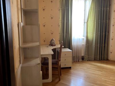 квартира за адресою Раїси Окіпної вул., 4