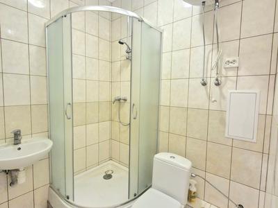 комерційна за адресою Райдужна вул., 165