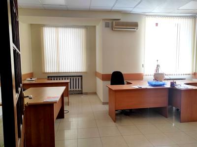 комерційна за адресою Базарна вул., 1