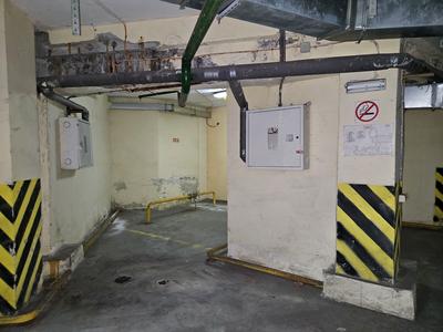 паркомісце за адресою Срібнокільська вул., 1