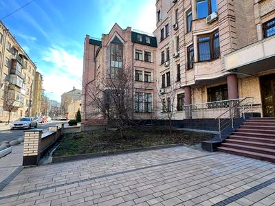 комерційна за адресою Кудрявська вул., 13-19