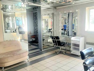 комерційна за адресою Грушевського вул., 57