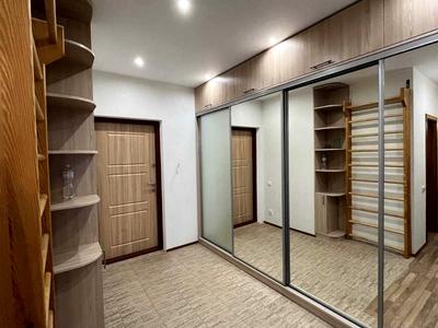 квартира за адресою Анни Ахматової вул., 13