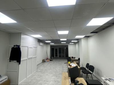 комерційна за адресою Подільська вул., 58