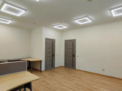 комерційна за адресою Саксаганського вул., 44