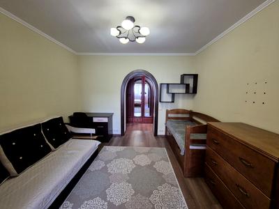 квартира за адресою Юності, 3