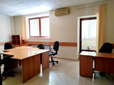 комерційна за адресою Базарна вул., 1
