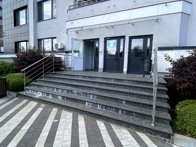 комерційна за адресою Левка Лук'яненка вул. (Маршала Тимошенка), 21к1