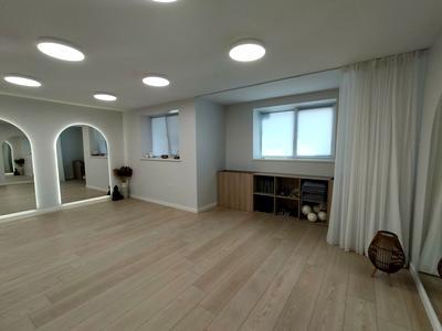 комерційна за адресою Миру вул., 7