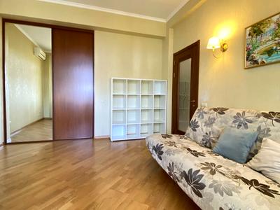 квартира за адресою Лабораторна вул., 8