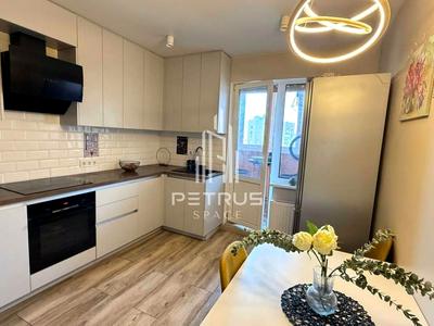 квартира за адресою Софії Русової вул., 3