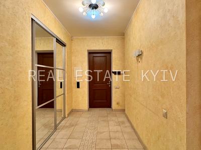 комерційна за адресою Круглоуніверситетська вул., 3-5