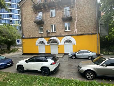 комерційна за адресою вул. Щорса, 26