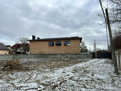 будинок за адресою с. Микитинці, Юності
